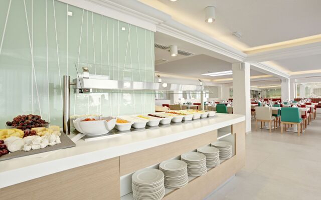 Grupotel Ibiza Beach Resort - Adults Only