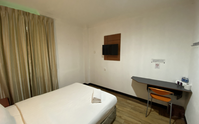 Super OYO 89847 Switz Paradise Hotel