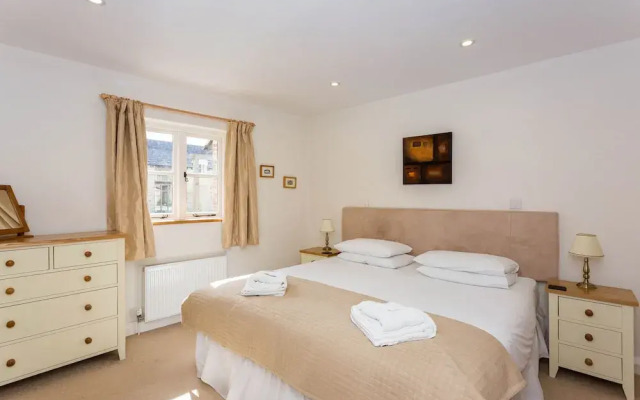 Classic Cotswolds Home near Littleworth