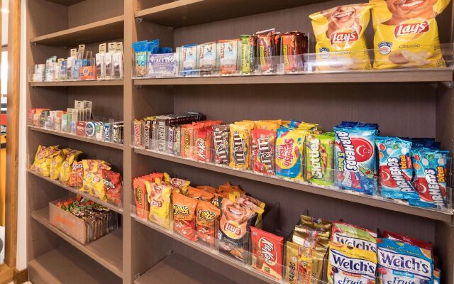 Holiday Inn Express and Suites Kalamazoo West by IHG