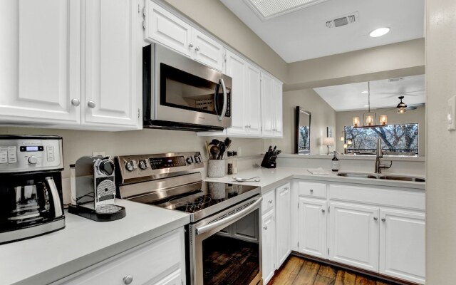 Luxury Riverfront Condo 1 BLK to Schlitterbahn!