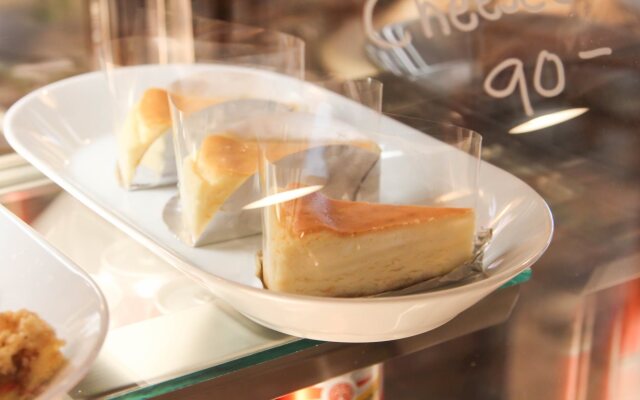 Thonglor Travellers Hostel & Cafe