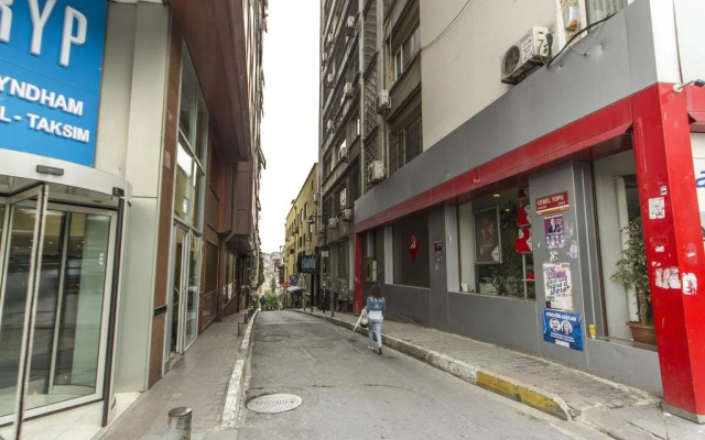 Roncalli Park Suites