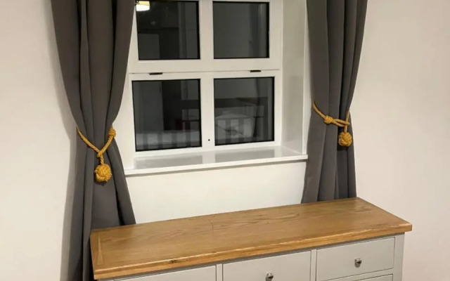 Apartment 12, Sea Wharf