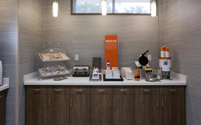 Hampton Inn Spicer Marina Area