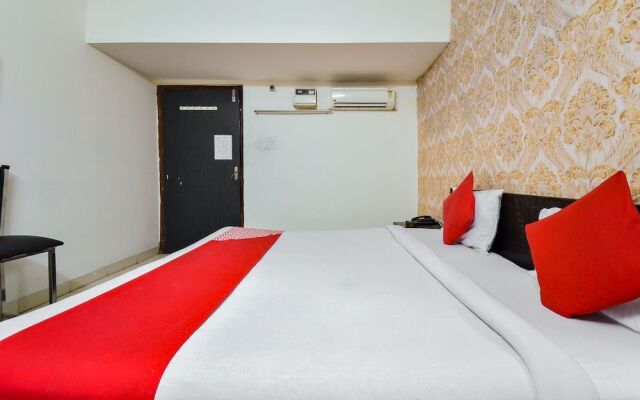 OYO 15933 Hotel V Square