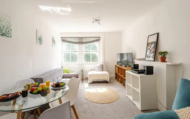 London Oasis Retreat - 2 Bedroom Apartment