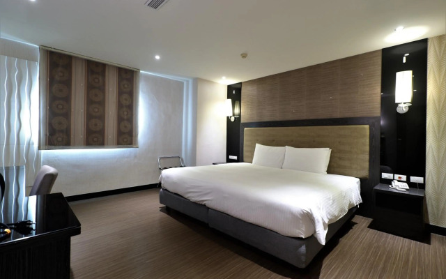 J Hotel