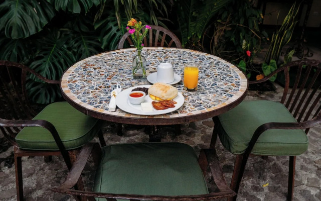 Casa Noble Hotel