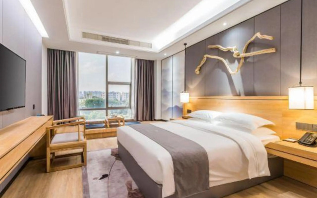 Jinxuan Chanyun Holiday Hotel (Sihui Zhenshan Avenue)