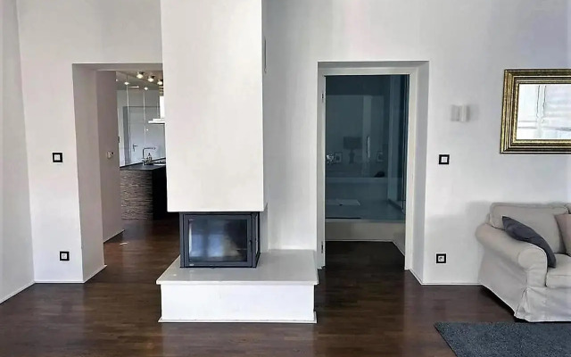 Luxusný 118m2 Apartmán s Krbom v Centre Nitry