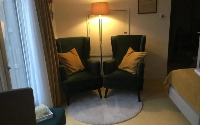 B & B Rosamie