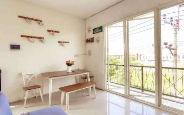 Pratisarawirya Guesthouse by ecommerceloka