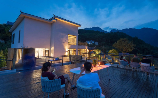 Zhangjiajie xinwu holiday house