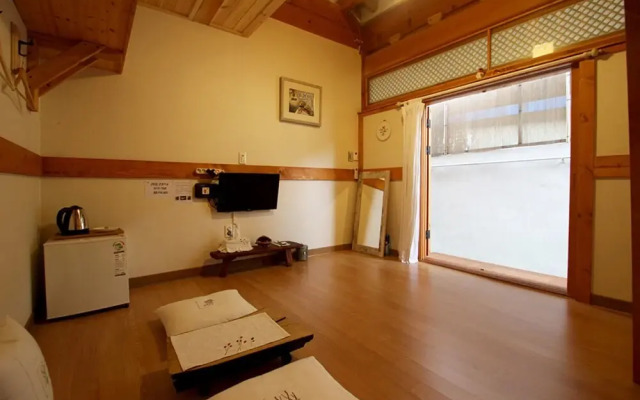 Jeonju Keun Judaengi Hanok Stay