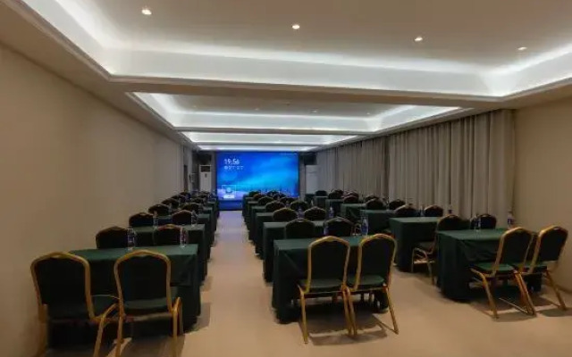 Trip.com Hotel (Xinzheng Xiasi International College Branch)