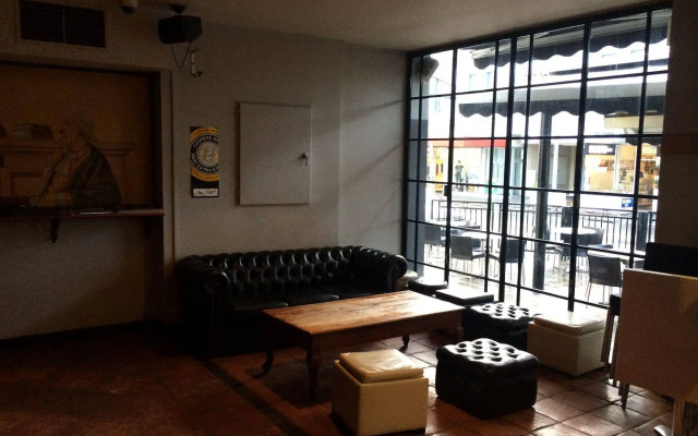 Star Bar Cafe and Hotel