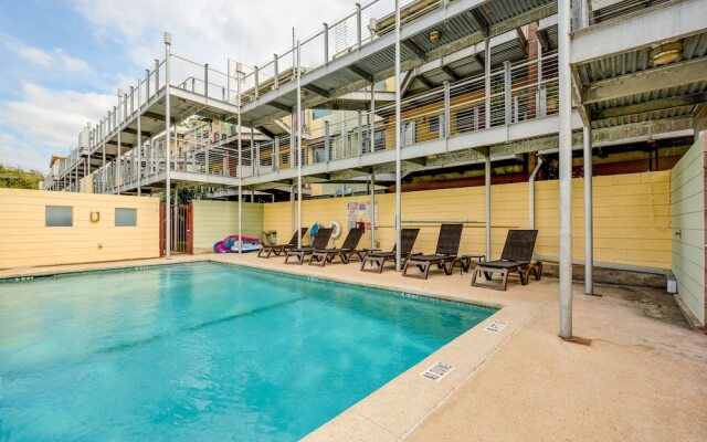 Remodeled E Cesar Chavez Condo by RedAwning