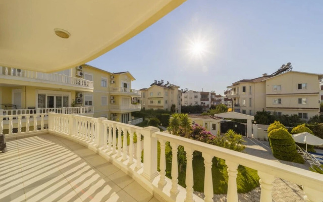 Vibrant Flat with Shared Pool in Belek