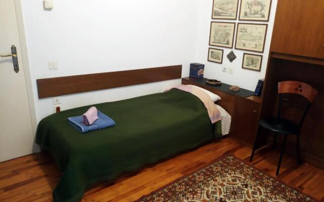 Beautiful Apartment -up to 4 guests- close to City Centre!