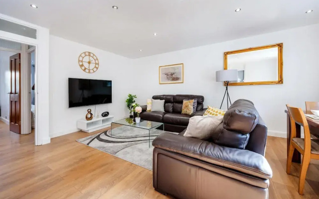 Classic 2 bed Apartment Situated in Mill Hill