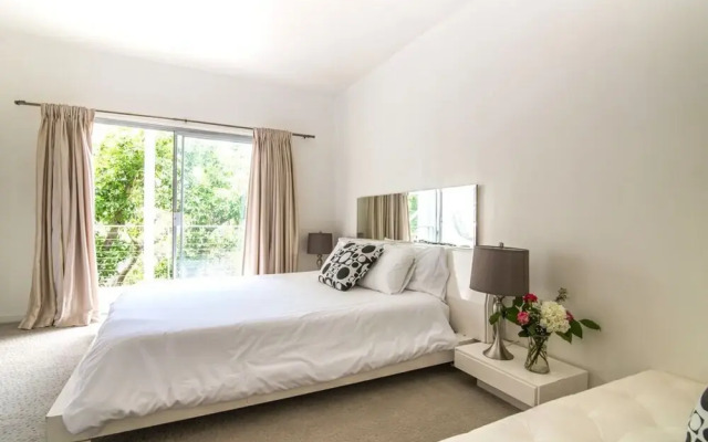 1040 - Beverly Hills Modern Estate - RUD 113272