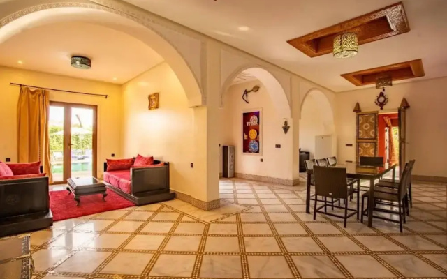 Villa Familiale De 5 Chambres Avec Piscine