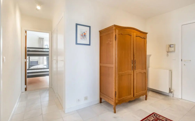 Hawthorn 2-1 Centrally Located and Near the Beach