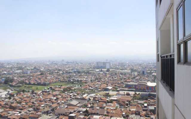 Gorgeous Studio at Mekarwangi Square Apartment with Mountain View