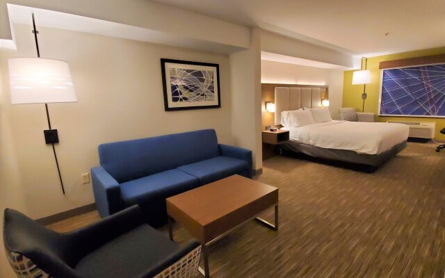 Holiday Inn Express & Suites Seattle North - Lynnwood, an IHG Hotel