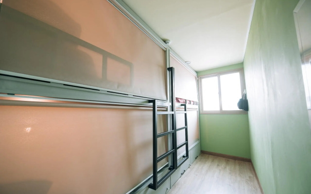 Quartz Hostel