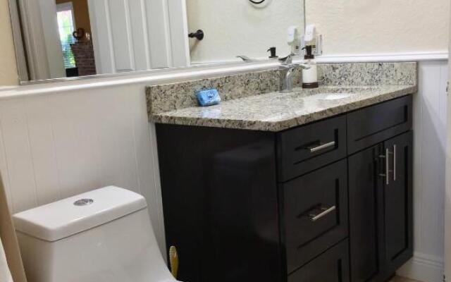 Tropical Garden Bungalow