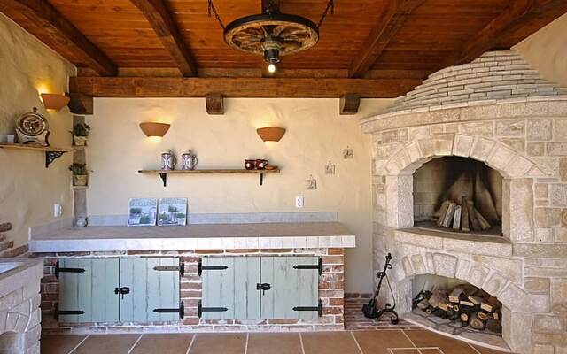Rustic Villa in Dracevac With Outdoor Pool