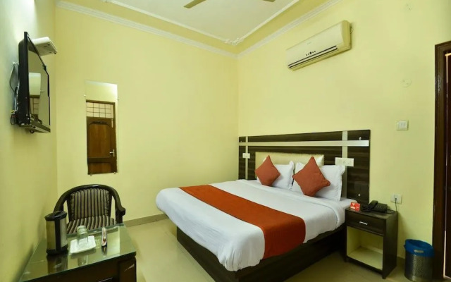 OYO 8073 Grand Residency