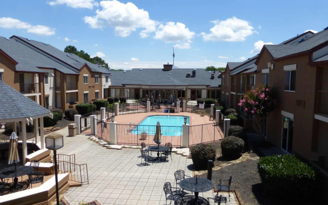 Red Roof Inn PLUS+ & Suites Knoxville West-Cedar Bluff