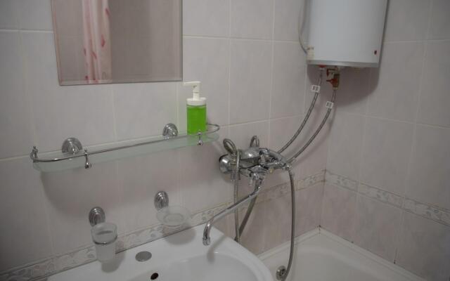 Апартаменты Урал на улице Братьев Кашириных