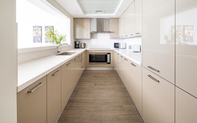 Astounding 3BR Apartment w/ Sea & Marina Views!