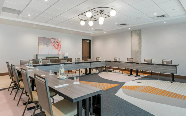 Cambria Hotel Austin Downtown