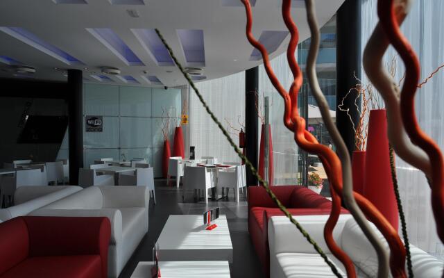 Apolo Suites Rentalmar