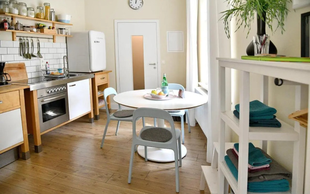 JETHON Studio-Appartement im Grünen