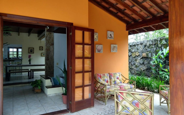 Casa 5 suítes com piscina e churrasqueira