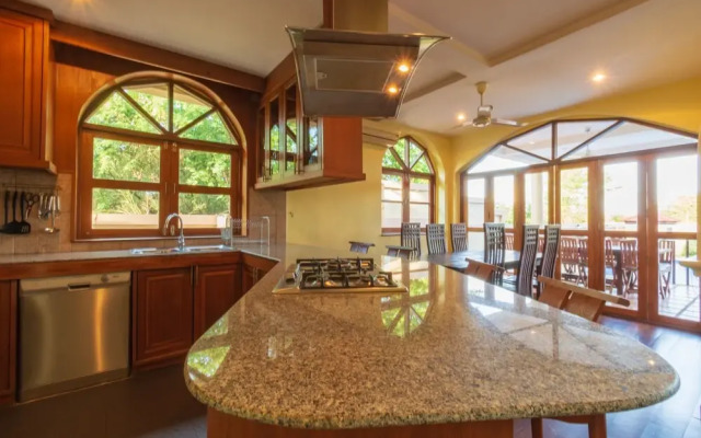 4 BR Pool Villa in Great Location - CV4