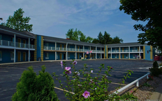 University Manor Inn
