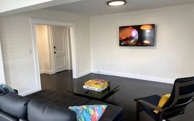 Modern Two Bedroom Condo - Near Boston