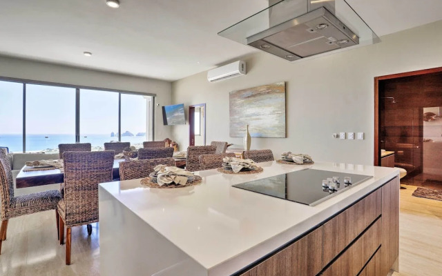 Luxe Cabo Condo w/ Ocean Views + Amenities!