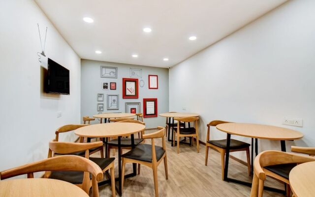 OYO Townhouse 146 Vijay Talkies
