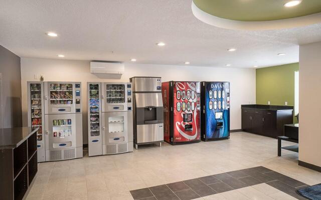 Studio 6-Bruderheim, AB