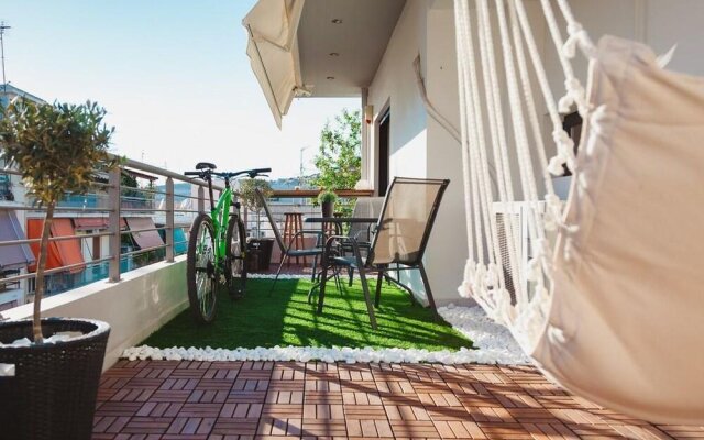 Modern Athens Flat / 5minmetro / Balcony