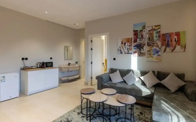 Modern Studio & Shared Garden in Prime Location