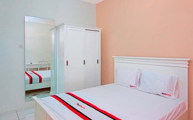 RedDoorz near Atmajaya University